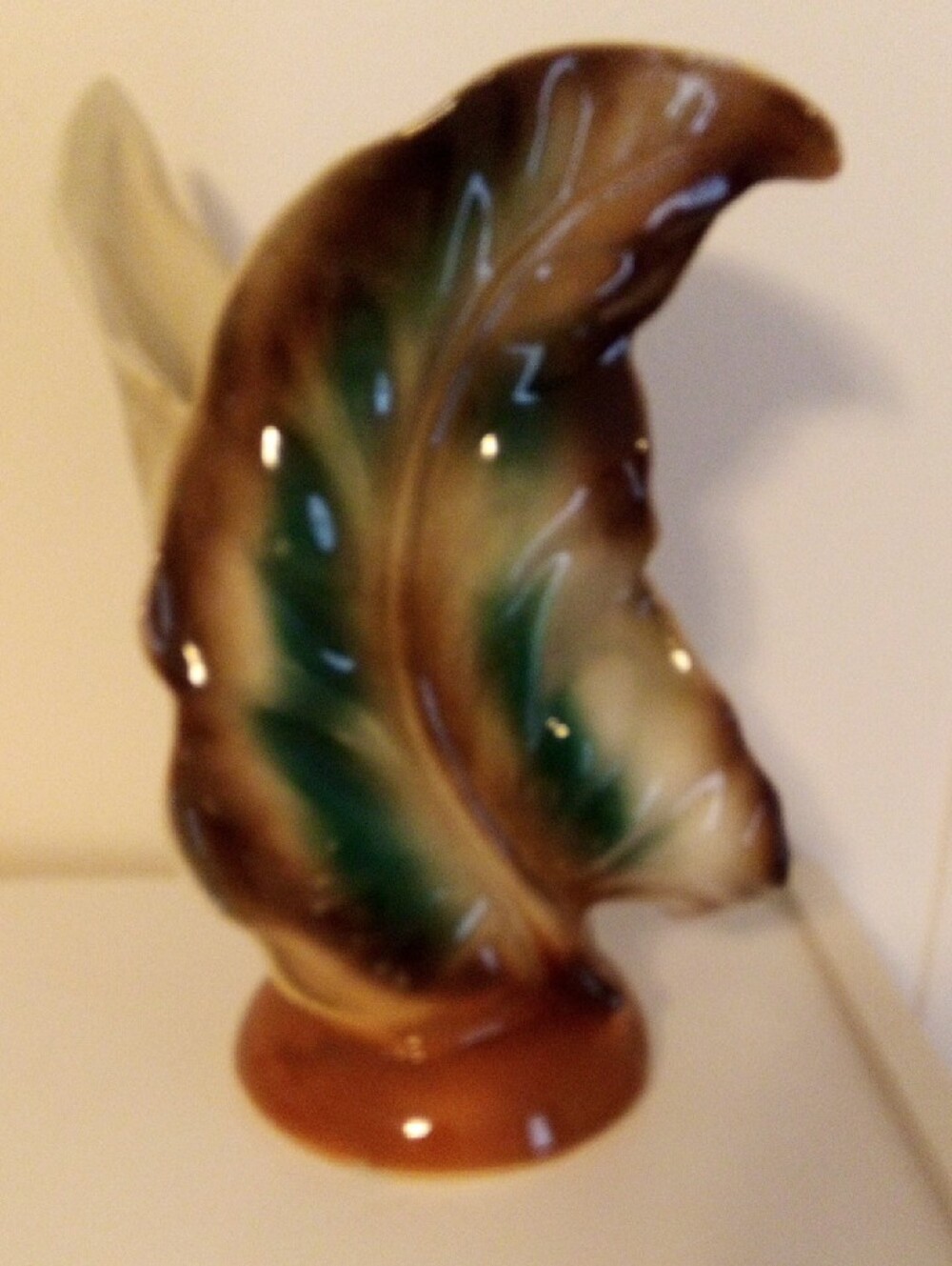 Vintage SHAWNE Pottery Vase - USA - 823  ( Banana Leaf)